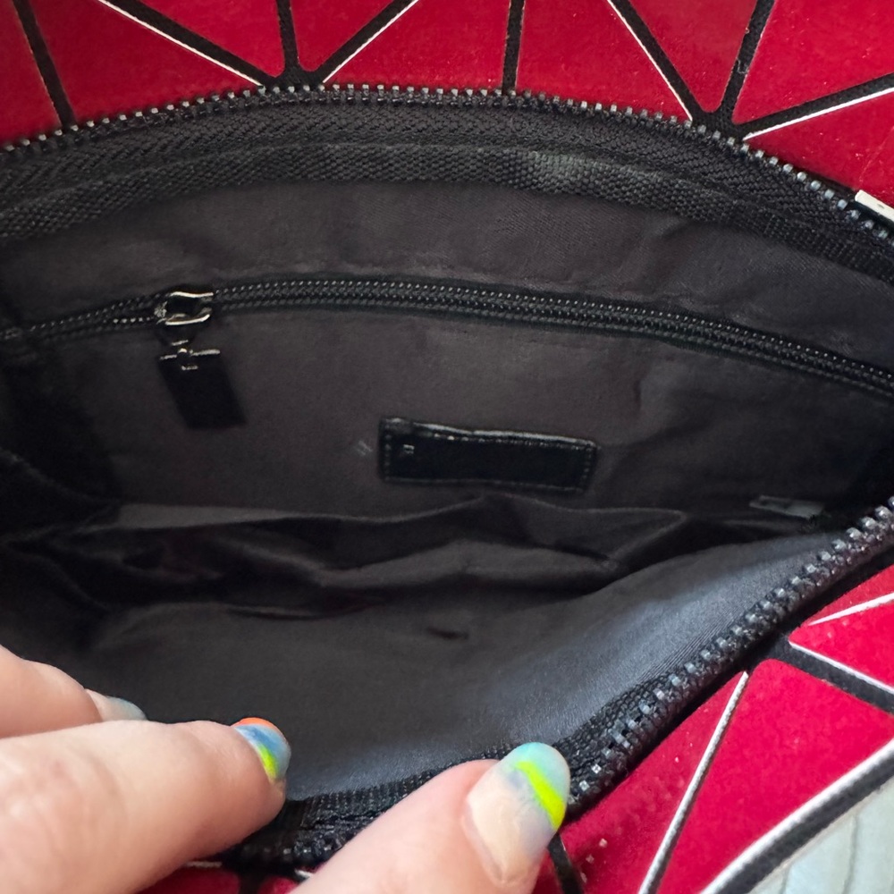 Red Chevron Pattern Bag - Picture 5 of 7